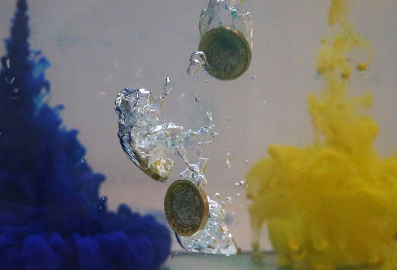 &copy; Reuters. FILE PHOTO: UK pound coins plunge into water coloured with the European Union flag colours in this illustration picture, October 26, 2017. Picture taken October 26, 2017. REUTERS/Dado Ruvic