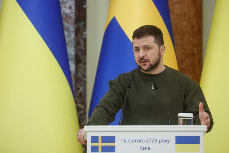 &copy; Reuters. Presidente da Ucrânia, Volodymyr Zelenskiy, durante entrevista coletiva em Kiev
15/02/2023 REUTERS/Valentyn Ogirenko