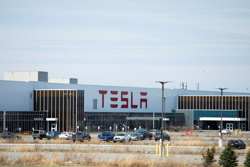 &copy; Reuters. FILE PHOTO: Tesla Inc. Gigafactory 2, which is also known as RiverBend, is pictured in Buffalo, New York, U.S., March 26, 2020. REUTERS/Lindsay DeDario