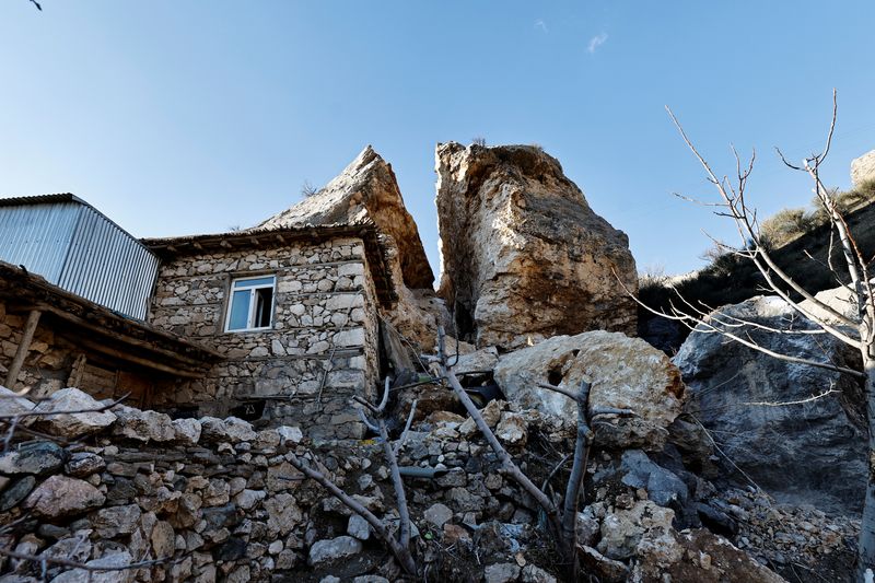 © Reuters. Vila atingida por terremoto no sul de Adiyaman, Turquia
15/02/2023
REUTERS/Thaier Al-Sudani