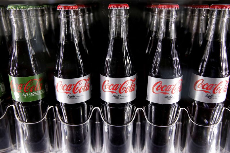 &copy; Reuters. FILE PHOTO: Bottles of Coca-Cola are pictured in a cooler during a news conference in Paris, France, April 20, 2017. REUTERS/Benoit Tessier