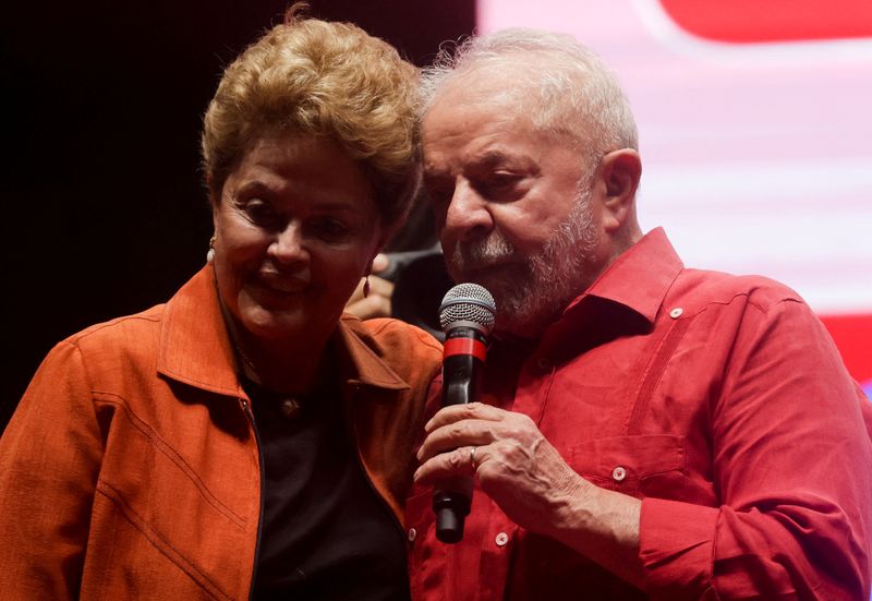 &copy; Reuters. Presidente Lula e ex-presidente Dilma durante evento de campanha eleitoral
08/09/2022
REUTERS/Ricardo Moraes