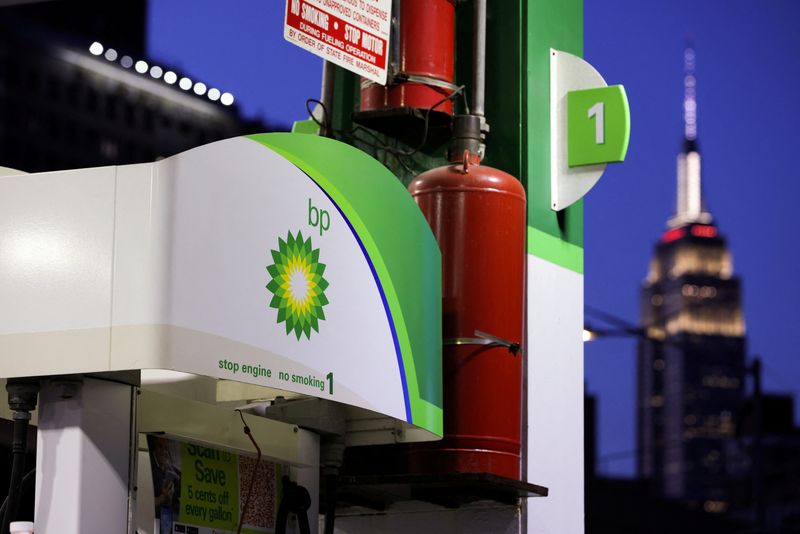 &copy; Reuters. FILE PHOTO: The BP logo is seen at a BP gas station in Manhattan, New York City, U.S., November 24, 2021. REUTERS/Andrew Kelly
