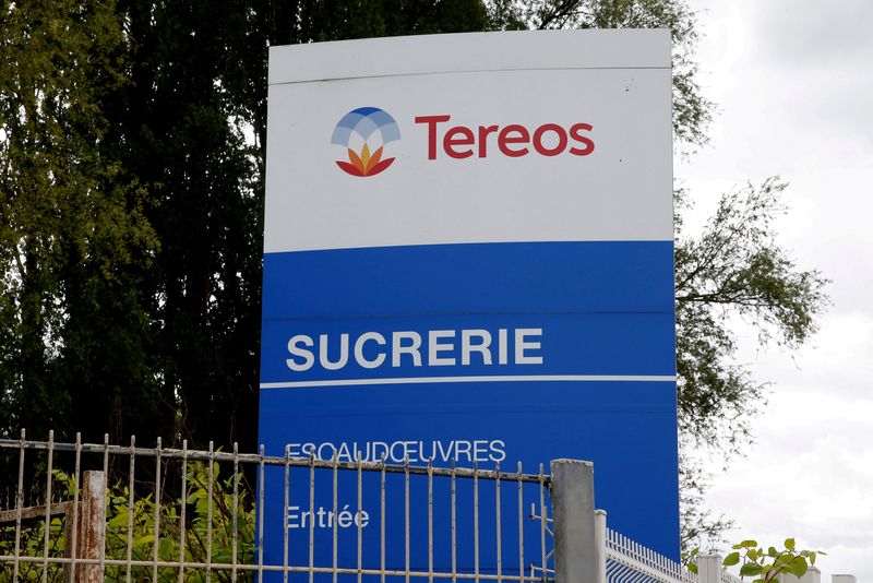 &copy; Reuters. Photo d'archives du logo Tereos à l'entrée de la sucrerie Tereos. /Photo prise le 30 avril 2020 à Escaudoeuvres, France/REUTERS/Pascal Rossignol