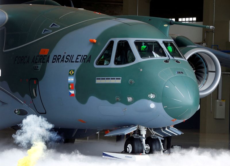 &copy; Reuters. FILE PHOTO: Brazilian aircraft manufacturer Embraer unveils its new cargo plane, the KC-390, in Gaviao Peixoto October 21, 2014. REUTERS/Paulo Whitaker