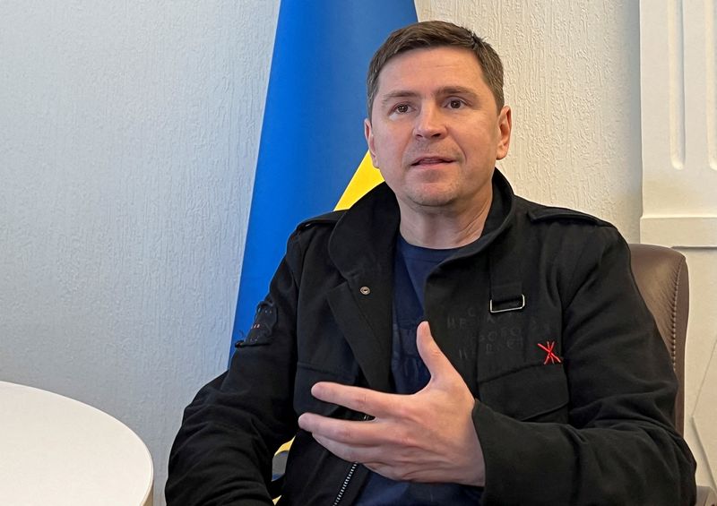 &copy; Reuters. المستشار السياسي للرئيس الأوكراني ميخايلو بودولياك يتحدث في مقابلة مع رويترز في كييف يوم السادس من أكتوبر تشرين الأول 2022. تصوير: آنا فويتنك