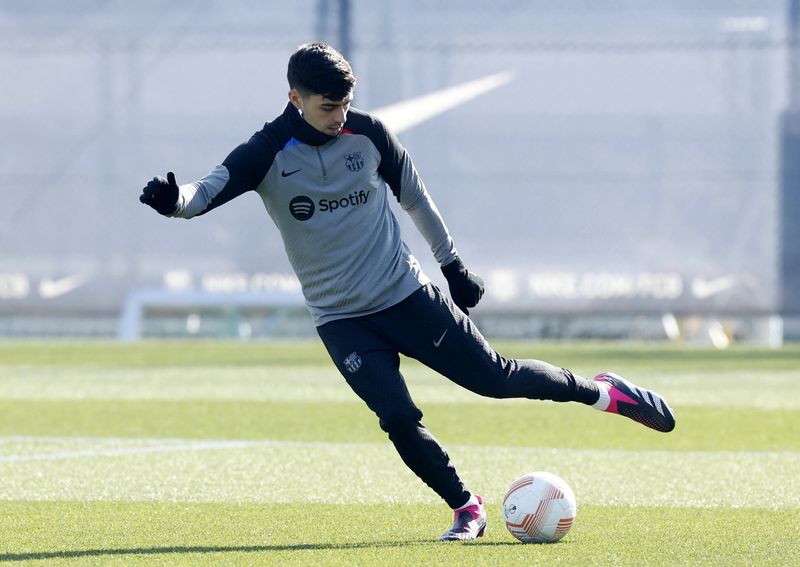 &copy; Reuters. بيدري لاعب برشلونة أثناء التدريبات مع فريقه في مدينة برشلونة بإسبانيا في 15 فبراير شباط 2023. تصوير : ألبرت خيا - رويترز . 