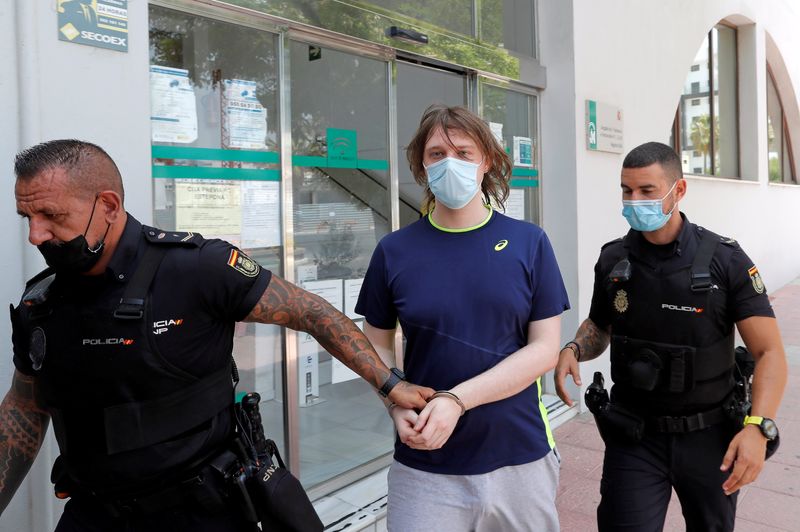 &copy; Reuters. FILE PHOTO: 22-year-old British citizen Joseph James O'Connor is lead by Spanish police officers as he leaves a court after being arrested in connection with an alleged July 2020 Twitter hack which compromised the accounts of high-profile politicians and 