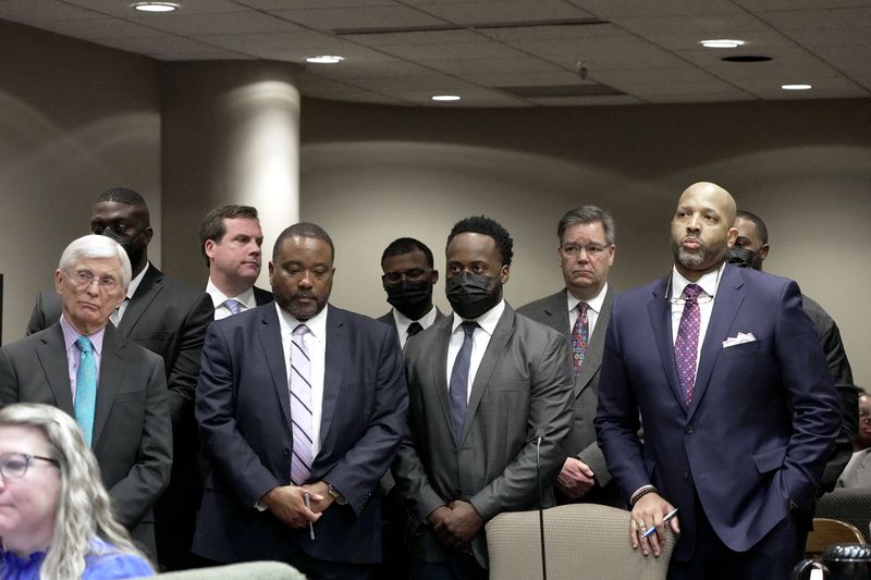 © Reuters. Five former Memphis police officers who have been charged in the fatal beating of Tyre Nichols appear during an arraignment hearing at Shelby County courthouse in Memphis, Tennessee, U.S., February 17, 2023.  REUTERS/Karen Pulfer Focht