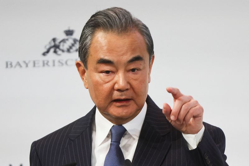 &copy; Reuters. Foto del sábado de Wang Yi, director de la Oficina de la Comisión de Asuntos Exteriores del Comité Central del Partido Comunista de China (PCCh), en la Conferencia de Seguridad de Múnich

Feb 18, 2023. REUTERS/Wolfgang Rattay