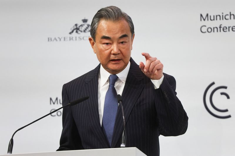 © Reuters. China's Director of the Office of the Central Foreign Affairs Commission Wang Yi speaks during the Munich Security Conference (MSC) in Munich, Germany February 18, 2023. REUTERS/Wolfgang Rattay