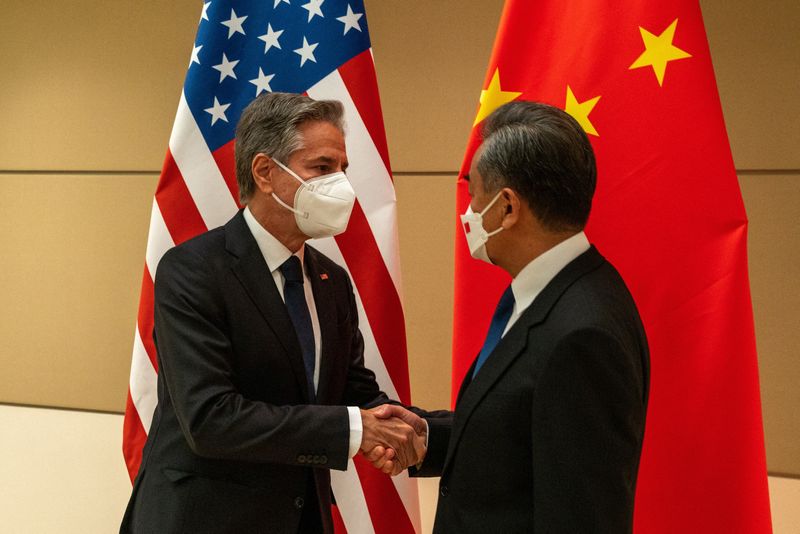 &copy; Reuters. وزير الخارجية الأمريكي أنتوني بلينكن اثناء لقائه مع كبير الدبلوماسيين الصينيين وانغ يي في الجمعية العامة للأمم المتحدة في نيويورك يوم 23 سب