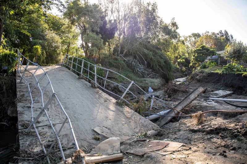 © Reuters. A general view of a damaged bridge after a small creek bursts its bank causing houses to flood in Havelock North, New Zealand. February 18, 2023. New Zealand Defence Force/Handout via REUTERS    