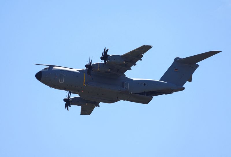 &copy; Reuters. FILE PHOTO: An Airbus A400M military transport aircraft of the German Air Force is pictured in the air during the ILA Berlin Air Show 2022, in Berlin, Germany June 22, 2022. REUTERS/Fabrizio Bensch