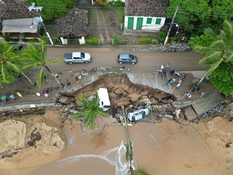 &copy; Reuters. Vista aérea de danos causados pelas fortes chuvas que atingiram a cidade de Ilhabela no litoral norte de São Paulo
19/02/2023 Tribuna do Povo/Caio Gomes/via REUTERS