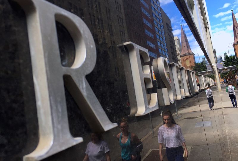 &copy; Reuters. FILE PHOTO: Pedestrians are reflected on a wall of the Reserve Bank of Australia (RBA) head office in central Sydney, Australia, October 3, 2016. REUTERS/David Gray