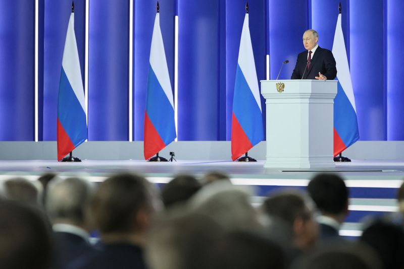 &copy; Reuters. الرئيس الروسي فلاديمير بوتين خلال إلقاء خطابه السنوي أمام الجمعية الاتحادية في موسكو يوم الثلاثاء. صورة لرويترز من وكالة سبوتنيك الروسية ل