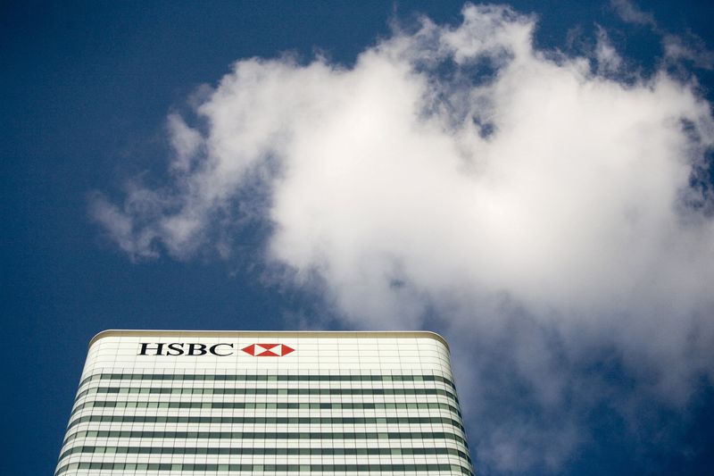 &copy; Reuters. Il logo Hsbc a Canary Wharf, a Londra.    REUTERS/Kevin Coombs/