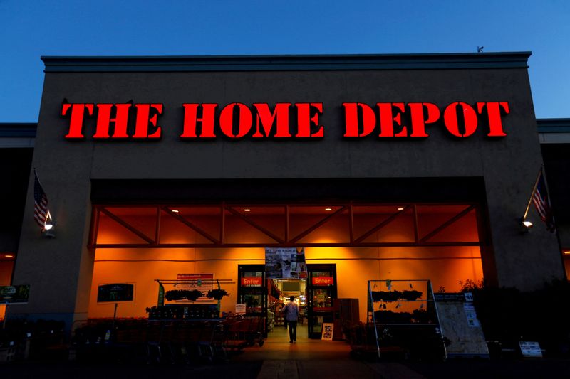 &copy; Reuters. Photo d'archives du logo Home Depot à Encinitas, Californie. /Photo prise le 4 avril 2016/REUTERS/Mike Blake