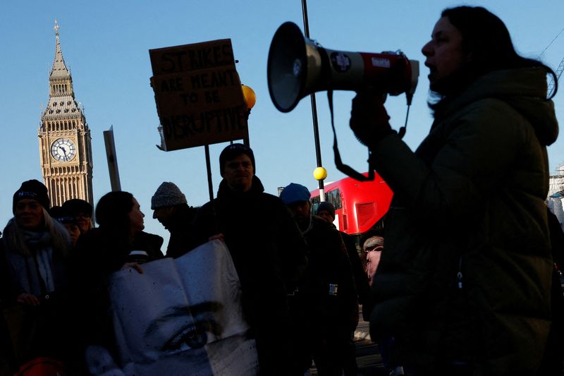 &copy; Reuters. FILE PHOTO: Nurses protest during a strike by NHS medical workers, amid a dispute with the government over pay, outside St Thomas' Hospital, in London, Britain, February 6, 2023. REUTERS/Peter Nicholls   