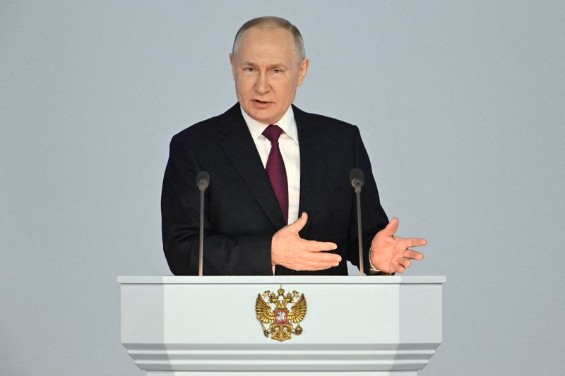 &copy; Reuters. الرئيس الروسي فلاديمير بوتين خلال إلقاء خطابه السنوي أمام الجمعية الاتحادية في موسكو يوم الثلاثاء. صورة لرويترز من وكالة سبوتنيك الروسية ل