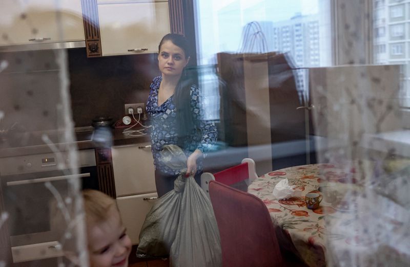 &copy; Reuters. FILE PHOTO: Yekaterina (surname undisclosed), 38, who supports Russian President Vladimir Putin and collects clothes and food to send to Russian-controlled Donbas in the course of Russia-Ukraine conflict, poses for a picture behind a window in her flat in