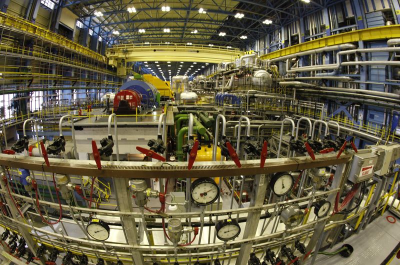 &copy; Reuters. FILE PHOTO: A general view of the turbine hall of reactor unit number four of the Paks nuclear power plant in Paks, 120 km (75 miles) east of Budapest, March 21, 2011. REUTERS/Laszlo Balogh