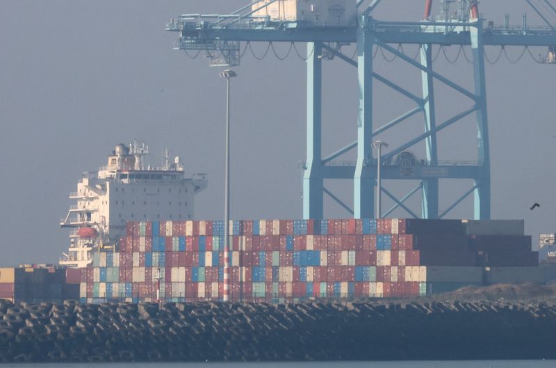 &copy; Reuters. FILE PHOTO: View of shipping containters at the Belgian port of Zeebrugge, Belgium February 14, 2023. REUTERS/Yves Herman/Pool