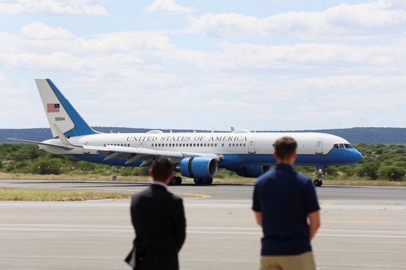 &copy; Reuters. An airplane carrying U.S. first lady Jill Biden is seen on a runway during the first leg of her African visit in the capital Windhoek, in Namibia, February 22, 2023. REUTERS/Siphiwe Sibeko