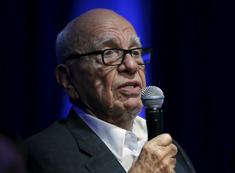 &copy; Reuters. FILE PHOTO-Rupert Murdoch, Executive Chairman of News Corp and 21st Century Fox, takes part as a judge during a global start up showcase at the Wall Street Journal Digital Live (WSJDLive) conference at the Montage hotel in Laguna Beach, California, Octobe