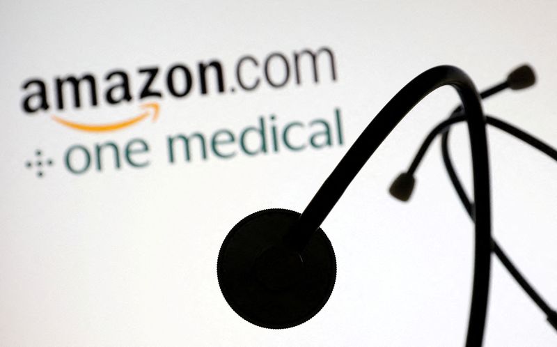 © Reuters. FILE PHOTO: A stethoscope is placed on displayed Amazon.com and One Medical logos in this illustration taken July 26, 2022. REUTERS/Dado Ruvic/Illustration/File Photo