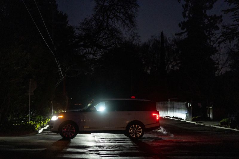 &copy; Reuters. A car drives along an empty street in darkness, following a massive winter storm that left homes and businesses without power, in Menlo park, California, U.S., February 21, 2023. REUTERS/Carlos Barria