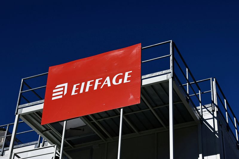 &copy; Reuters. Photo d'archives du logo d'Eiffage à Paris, France. /Photo prise le 24 octobre 2021/REUTERS/Sarah Meyssonnier