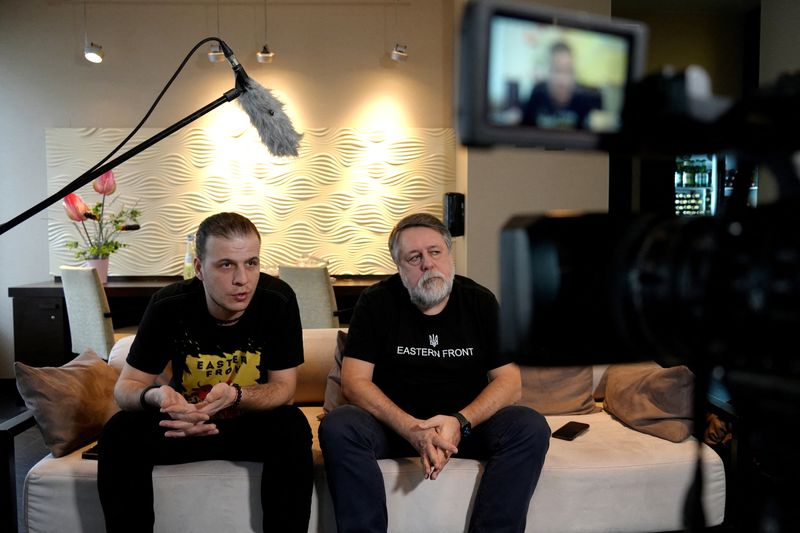 &copy; Reuters. Os diretores Vitaly Mansky e Yehven Titarenko falam sobre o filme "Eastern Front" em entrevista à Reuters durante o 73º Festival Internacional de Cinema de Berlim, em Berlim, Alemanha
22/02/2023
REUTERS/Maximilian Schwarz