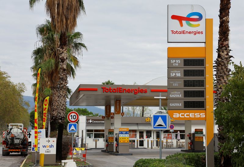 &copy; Reuters. Une station-service TotalEnergies à Nice, France. /Photo prise le 10 octobre 2022/REUTERS/Eric Gaillard