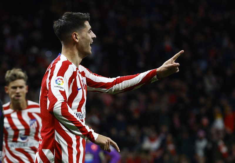 &copy; Reuters. FOTO DE ARCHIVO: Fútbol Fútbol - LaLiga - Atlético de Madrid vs Real Valladolid - Metropolitano, Madrid, España - 21 de enero de 2023. Álvaro Morata, del Atlético de Madrid, celebra el primer gol. REUTERS/Susana Vera