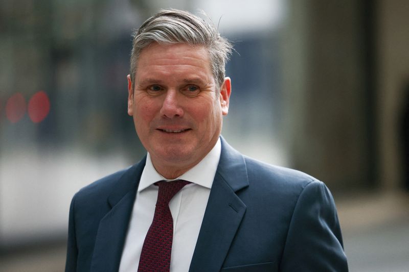 &copy; Reuters. FILE PHOTO: British Labour Party leader Keir Starmer arrives at the BBC Headquarters in London, Britain, January 15, 2023. REUTERS/Henry Nicholls/File Photo