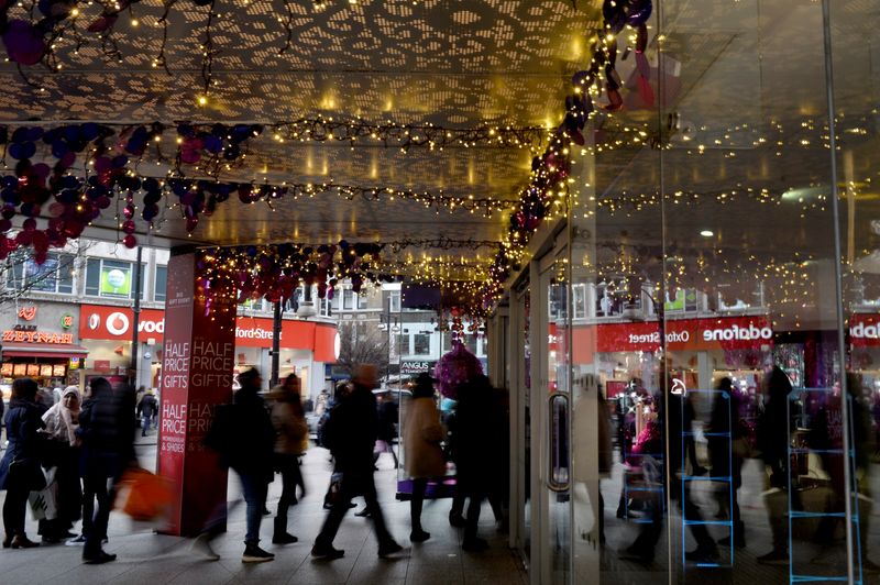 &copy; Reuters. FILE PHOTO: People shop for last-minute purchases before Christmas on Oxford Street in London, Britain December 23, 2017. REUTERS/Mary Turner