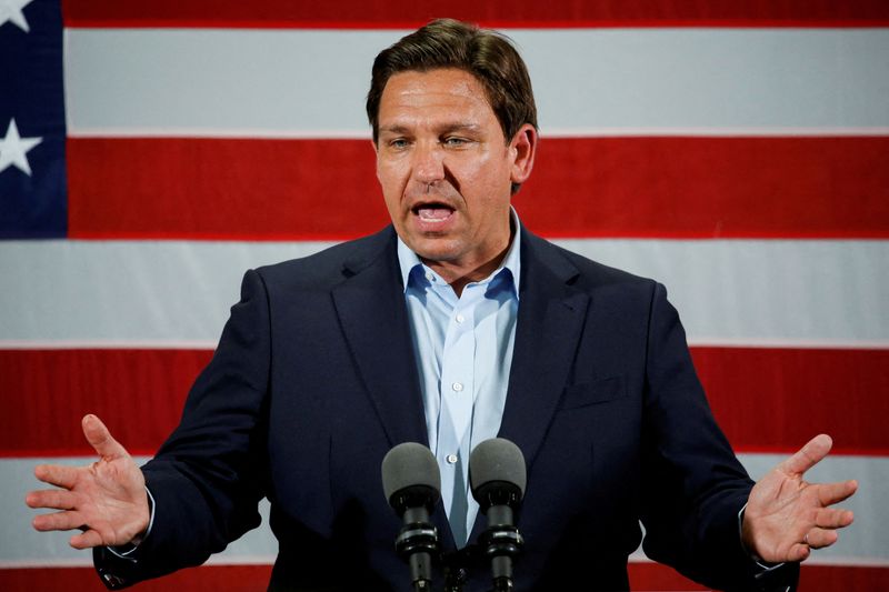 &copy; Reuters. FILE PHOTO: Florida Governor Ron DeSantis speaks during a rally ahead of the midterm elections, in Hialeah, Florida, U.S., November 7, 2022. REUTERS/Marco Bello
