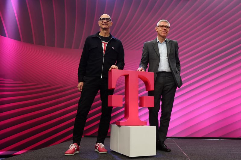 © Reuters. Timotheus Hoettges, Chief Executive Officer of Germany's telecommunications giant Deutsche Telekom AG and CFO Christian P. Illek address the company's annual news conference in Bonn, Germany, February 23, 2023. REUTERS/Wolfgang Rattay
