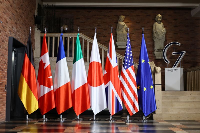 &copy; Reuters. Le bandiere dei Paesi del G7 raffigurate durante la prima sessione di lavoro dei ministri degli Esteri del G7 a Muenster, Germania, 3 novembre 2022.  REUTERS/Wolfgang Rattay/Pool