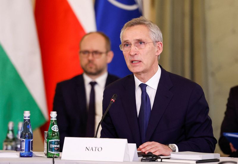 &copy; Reuters. El Secretario General de la OTAN, Jens Stoltenberg, habla en la Cumbre de los Nueve de Bucarest (B9) de la OTAN, durante la visita del presidente estadounidense Joe Biden a Polonia en el Palacio Presidencial en Varsovia, Polonia. 22 de febrero, 2023. REUT