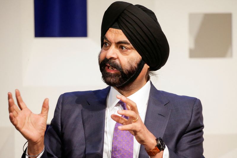 &copy; Reuters. FOTO DE ARCHIVO: El presidente y director ejecutivo de Mastercard, Ajay Banga, habla con los asistentes durante la Cumbre de Ciberseguridad del Departamento de Seguridad Nacional en Manhattan, Nueva York, EEUU, el 31 de julio de 2018.  REUTERS/Eduardo Mun