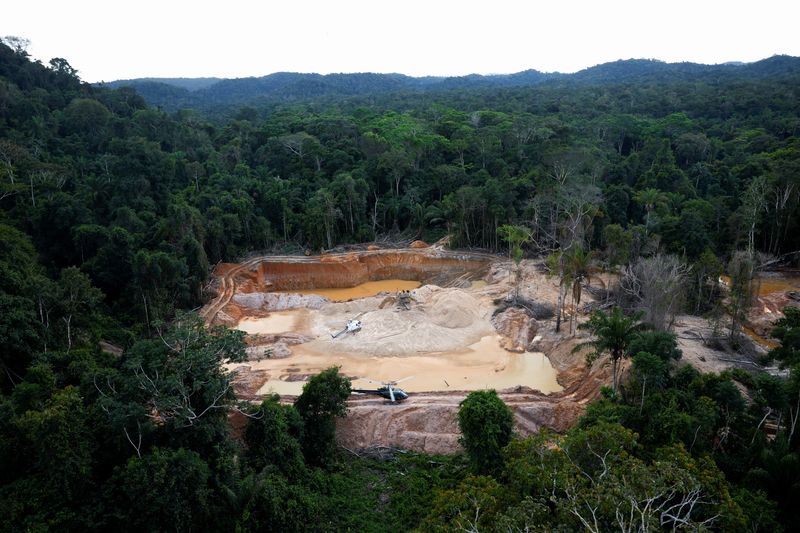 &copy; Reuters. Helicópteros do Ibama durante operação contra o garimpo em território yanomami
11/02/2023
REUTERS/Amanda Perobelli