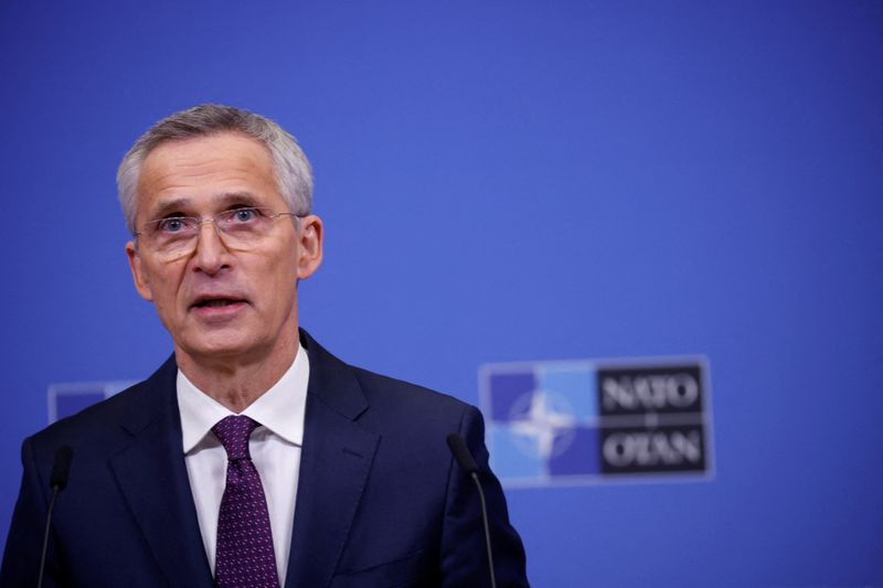 &copy; Reuters. Jens Stoltenberg, secretário-geral da Otan, participa de uma coletiva de imprensa durante uma reunião de ministros da defesa da Otan na sede da aliança em Bruxelas, Bélgica
15/02/2023. 
REUTERS/Johanna Geron/Foto de arquivo