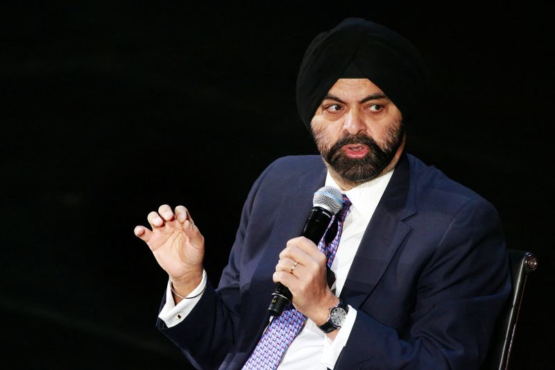 © Reuters. FILE PHOTO: Ajay Banga, CEO of MasterCard, speaks during the Women In The World Summit in the Manhattan borough of New York April 8, 2016. REUTERS/Lucas Jackson/File Photo