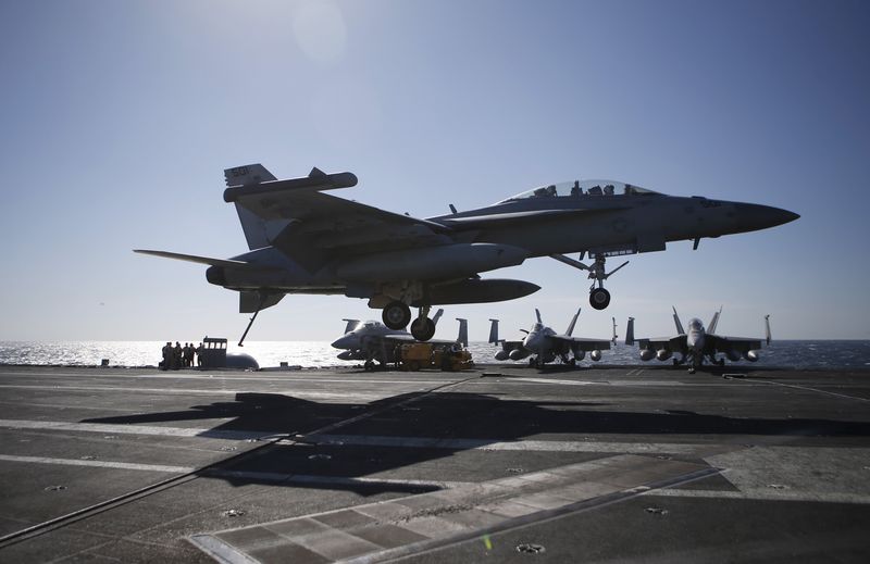 © Reuters. FILE PHOTO: A U.S. Navy F/A-18 Super Hornet fighter lands on the deck of the USS Ronald Reagan, a Nimitz-class nuclear-powered super carrier, during a joint naval drill between South Korea and the U.S., in the West Sea, South Korea, October 29, 2015.  REUTERS/Kim Hong-Ji