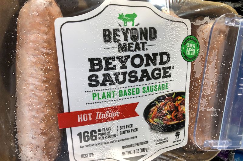 &copy; Reuters. FILE PHOTO: Vegetarian sausages from Beyond Meat Inc, the vegan burger maker, are shown for sale at a market in Encinitas, California, U.S., June 5, 2019.  REUTERS//File Photo