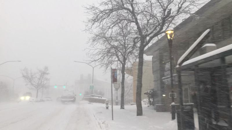 © Reuters. A view shows a snow-covered road, in Boulder, Colorado, U.S., February 23, 2023, in this still image taken from a video obtained from social media. Dr. Angelica Kalika/via REUTERS 