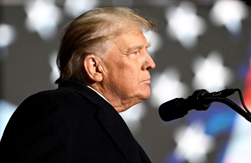 &copy; Reuters. FILE PHOTO: Former U.S. President Donald Trump speaks at a rally to support Republican candidates ahead of midterm elections, in Dayton, Ohio, U.S. November 7, 2022.  REUTERS/Gaelen Morse